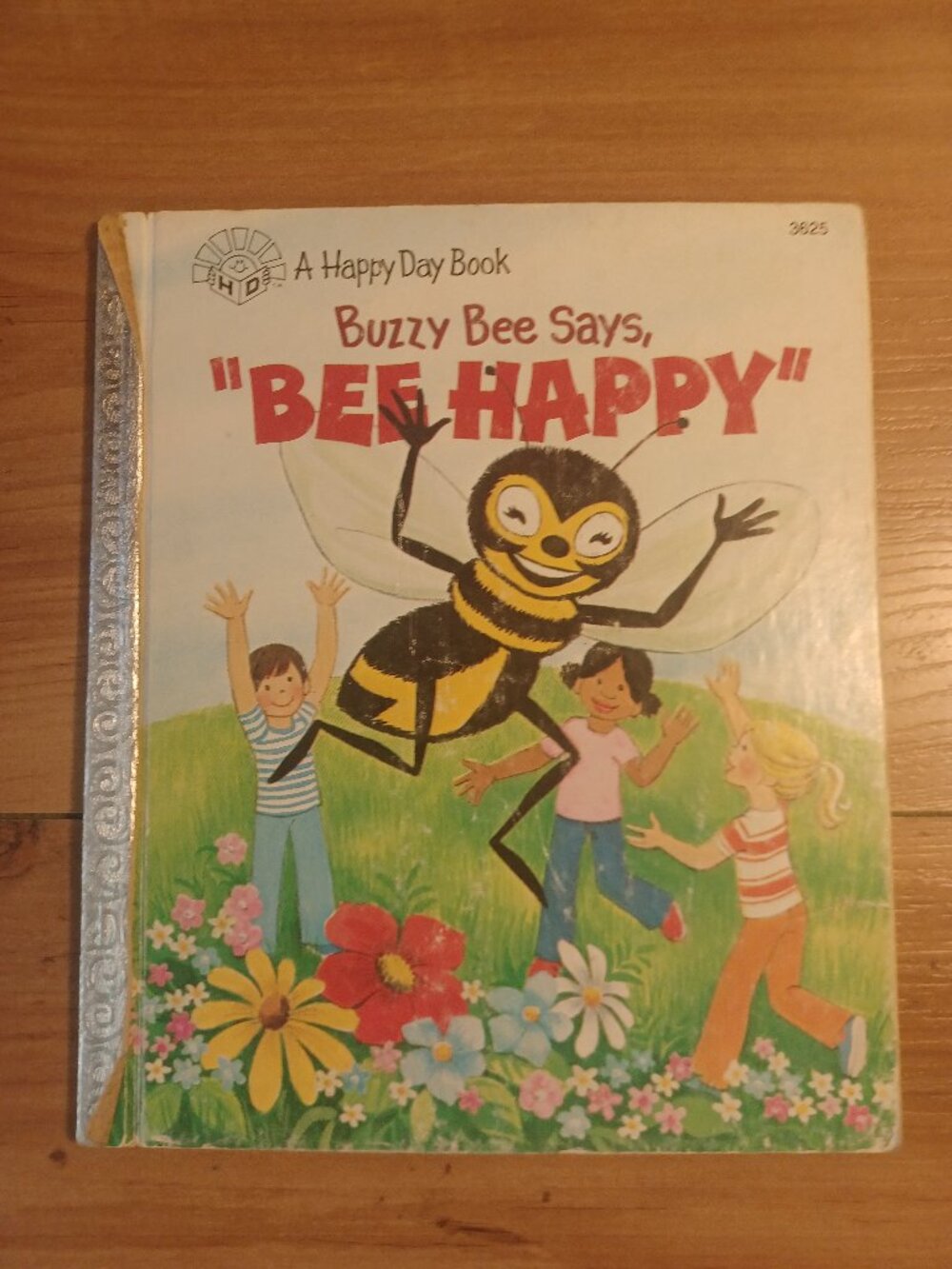 Vintage 1979 A Happy Day Book Buzzy Bee Says Bee Happy Book